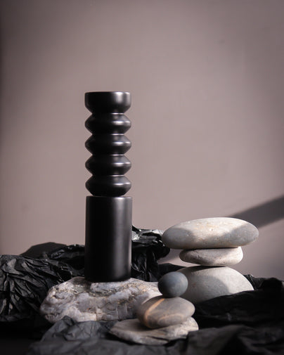 Salt and pepper grinder in black