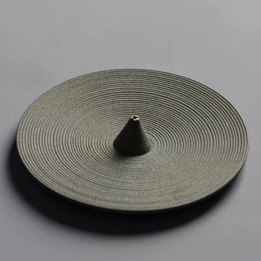 Black_handmade_ceramic_holder