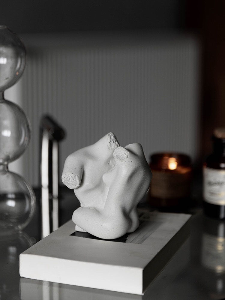 Contemporary mini sculpture, The Kiss