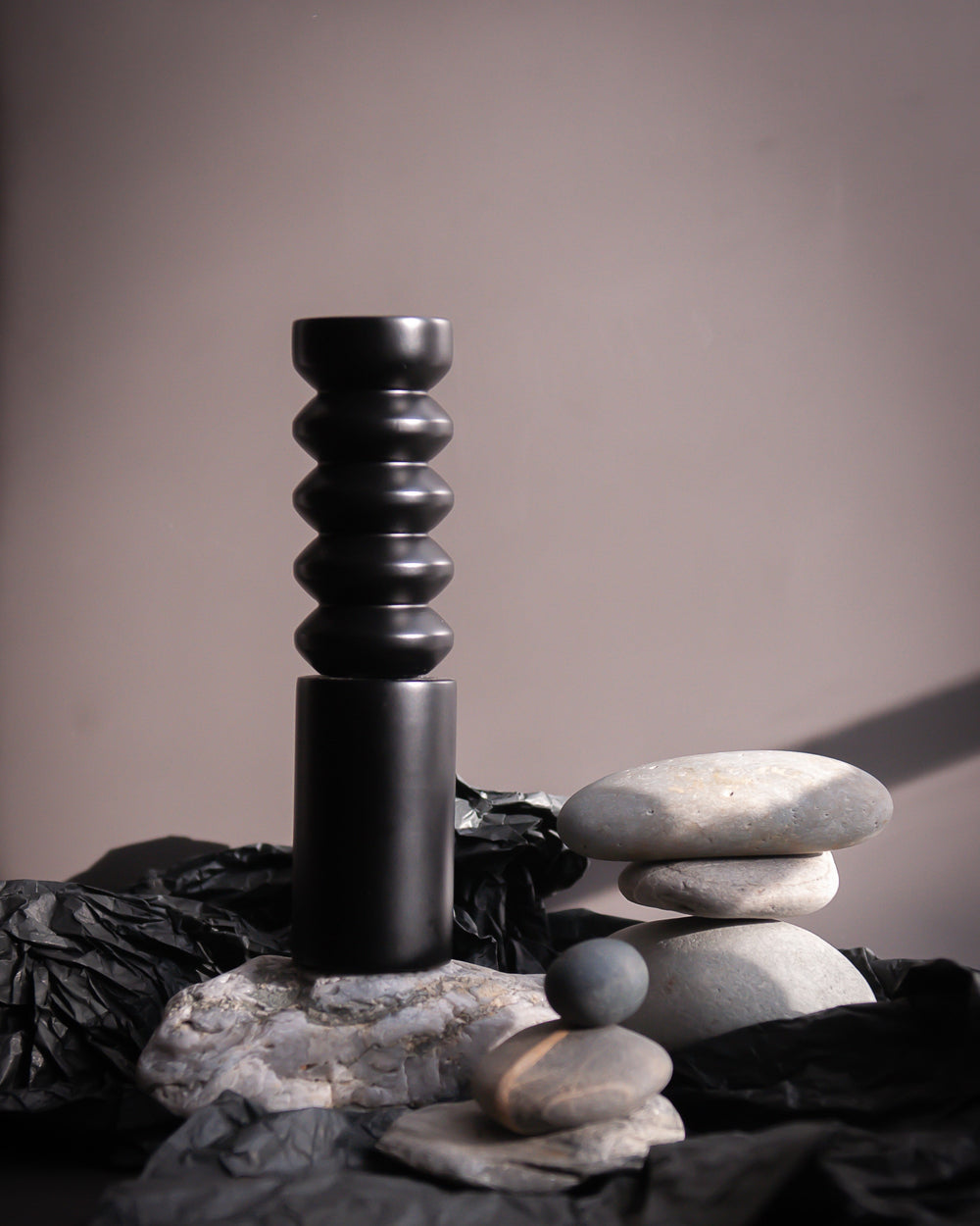 Salt and pepper grinder in black