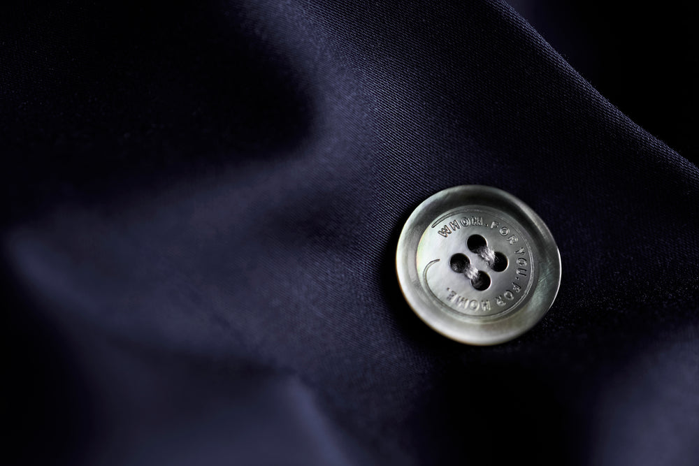 Bamboo lyocell duvet cover in Jokull navy blue, detail of the piped edge