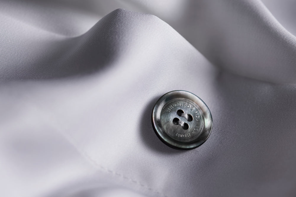 Bamboo lyocell duvet cover in Snjor white, detail of the piped edge