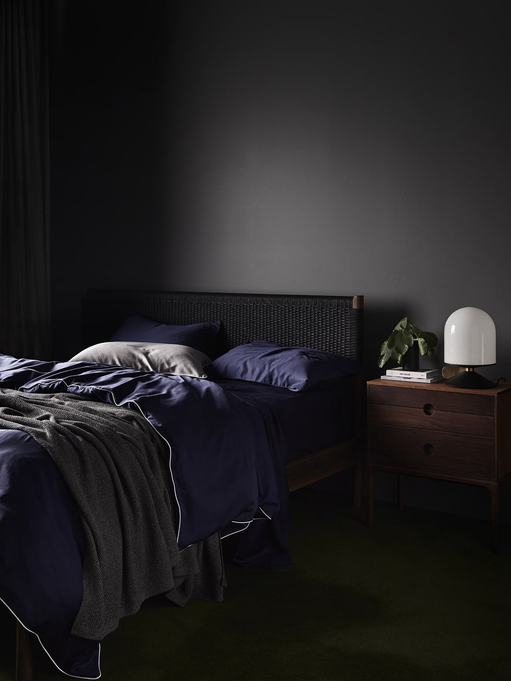 Whom organic bamboo lyocell bedding bundle in Jokull navy blue